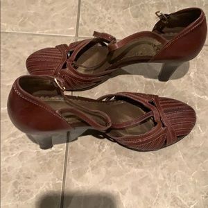 Comfy Naturalizer’s sandal shoe
